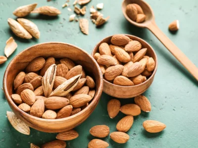 Right Way to Eat Almonds: दिन में कितने बादाम खाने चाहिए? सुबह खाली पेट या रात किस समय खाना है अधिक फायदेमंद, जानें सेवन का सही तरीका