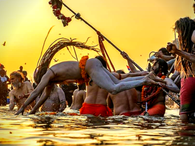 Maha Kumbh Mela: क्या होता है महाकुंभ में शाही स्नान? कब होता है इनका आयोजन? यहां जानें सब महा कुंभ महा कुंभ