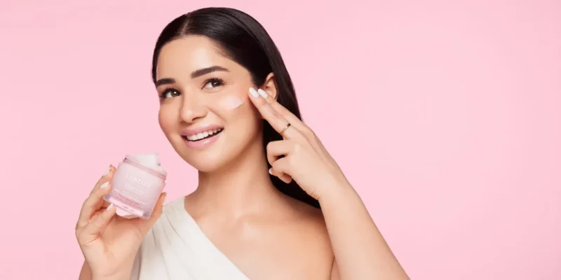 Sara Beauty Secrets: खूबसूरत ग्लोइंग स्किन के लिए सारा करती हैं ये काम, आप भी ट्राई कर सकती हैं उनके ये ब्यूटी सीक्रेट्स 1 Sara Beauty Secrets: खूबसूरत ग्लोइंग स्किन के लिए सारा करती हैं ये काम, आप भी ट्राई कर सकती हैं उनके ये ब्यूटी सीक्रेट्स