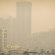 Mumbai air quality: मायानगरी के आसमान पर जहरीला कहर, अचानक क्यों बिगड़ रही मुंबई की हवा?