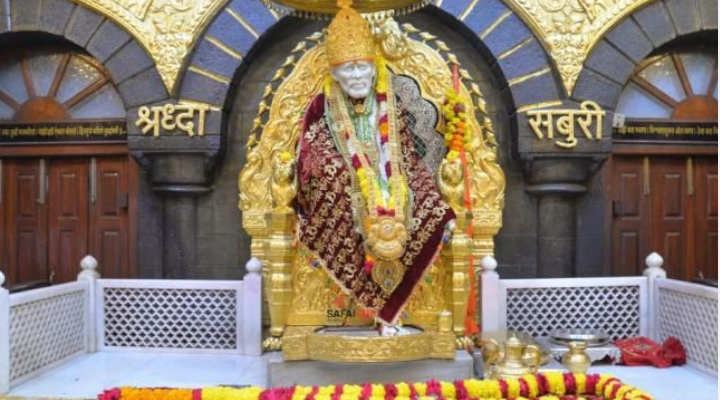 शिरडी साईं बाबा को भक्त ने चढ़ाया 203 ग्राम वजन का सोने का हार, जानें कितनी है कीमत 1 शिरडी