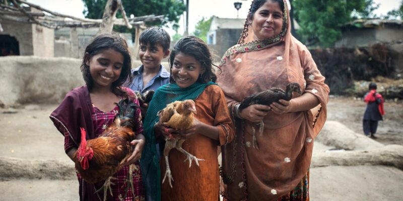 Decrease in poverty: क्या भारत में गरीबी वाकई घट रही है या ये सिर्फ आंकड़ों का खेल है?