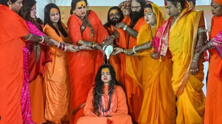 ममता कुलकर्णी को महामंडलेश्वर बनाए जाने वाले अखाड़े पर होगी कार्रवाई 1 ममता कुलकर्णी
