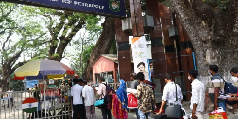 Illegal Border Entry: बांग्लादेश से भारत में अवैध एंट्री के तीन रूट, सभी के अलग-अलग रेट; जानिए कैसे एजेंट करवाते हैं सीमा पार 1 Illegal Border Entry: बांग्लादेश से भारत में अवैध एंट्री के तीन रूट, सभी के अलग-अलग रेट; जानिए कैसे एजेंट करवाते हैं सीमा पार