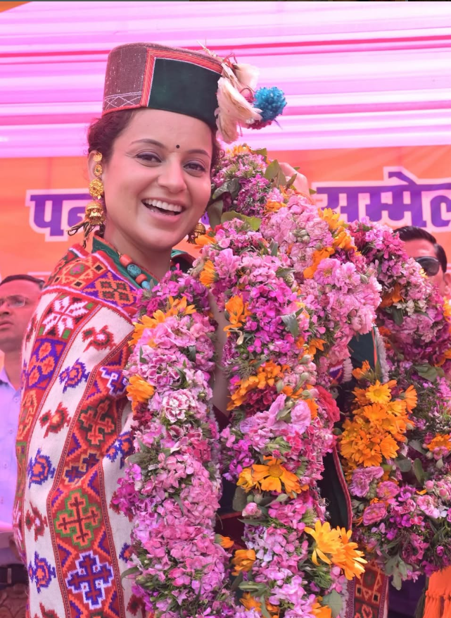 कंगना रनौत ने की प्रियंका गांधी की जमकर तारीफ, बोलीं वो राहुल गांधी से बिल्कुल अलग हैं 2 कंगना रनौत ने की प्रियंका गांधी की जमकर तारीफ, बोलीं वो राहुल गांधी से बिल्कुल अलग हैं