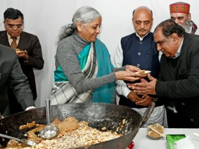 Halwa Ceremony: हलवा सेरेमनी वाले हलवे में क्या-क्या डाला जाता है, क्यों बजट से पहले इसे बनाया जाता है, यहां जानिए हर सवाल का जवाब