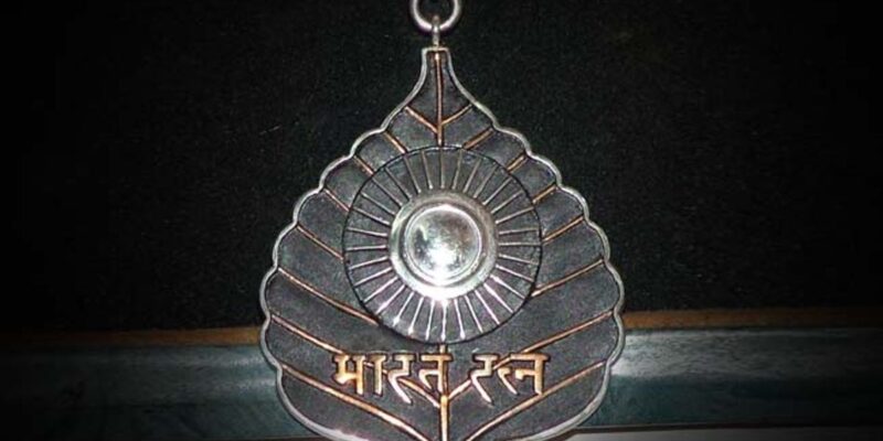 When Bharat Ratna Started: इस भारतीय को मिला था पहला भारत रत्न, जानें कब हुई थी इसकी शुरुआत? 1 When Bharat Ratna Started: इस भारतीय को मिला था पहला भारत रत्न, जानें कब हुई थी इसकी शुरुआत?