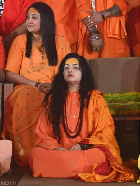 महाकुंभ: एक्ट्रेस ममता कुलकर्णी बनीं महामंडलेश्वर, रखा गया ये नया नाम 4 ममता कुलकर्णी