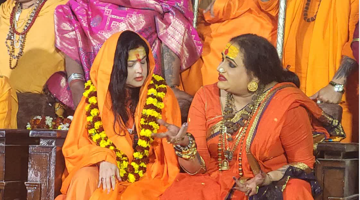 ममता कुलकर्णी को महामंडलेश्वर बनाने वाली लक्ष्मी नारायण को हटाया गया पद से 1 ममता कुलकर्णी