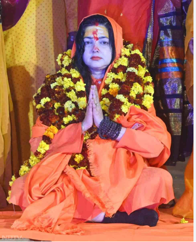 महाकुंभ: एक्ट्रेस ममता कुलकर्णी बनीं महामंडलेश्वर, रखा गया ये नया नाम 3 ममता कुलकर्णी