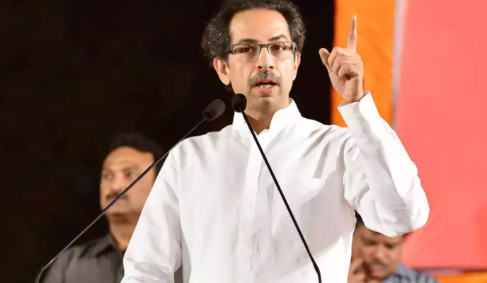 उद्धव ठाकरे का एकनाथ शिंदे को खुला चैलेंज, बोले - हिम्मत है तो एक भी सांसद तोड़ के दिखाओ 1 उद्धव ठाकरे