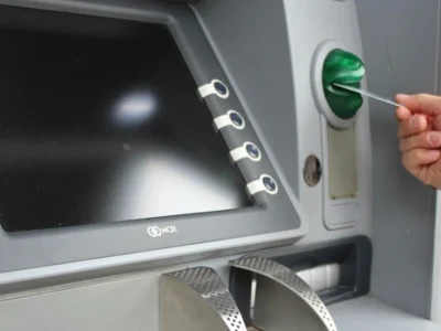 ATM Charge Hike: ATM से ट्रांजैक्शन हुआ महंगा, अब देने होंगे ज्यादा पैसे, RBI का ऐलान 17 ATM Charge Hike: ATM से ट्रांजैक्शन हुआ महंगा, अब देने होंगे ज्यादा पैसे, RBI का ऐलान
