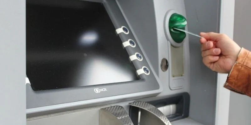 ATM Charge Hike: ATM से ट्रांजैक्शन हुआ महंगा, अब देने होंगे ज्यादा पैसे, RBI का ऐलान