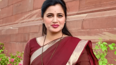 पूर्व सांसद नवनीत राणा को जान से मारने और गैंगरेप की धमकी: हैदराबाद से आया धमकी भरा पत्र 30 पूर्व सांसद नवनीत राणा को जान से मारने और गैंगरेप की धमकी: हैदराबाद से आया धमकी भरा पत्र