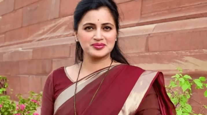 पूर्व सांसद नवनीत राणा को जान से मारने और गैंगरेप की धमकी: हैदराबाद से आया धमकी भरा पत्र 1 पूर्व सांसद नवनीत राणा को जान से मारने और गैंगरेप की धमकी: हैदराबाद से आया धमकी भरा पत्र