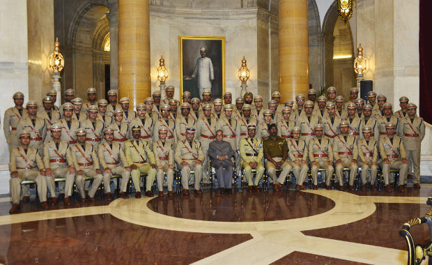 IAS Property Disclosure: संपत्ति का ब्यौरा देने से क्यों कतरा रहे IAS? सरकार को सख्त कार्रवाई का सुझाव 1 IAS Property Disclosure: संपत्ति का ब्यौरा देने से क्यों कतरा रहे IAS? सरकार को सख्त कार्रवाई का सुझाव