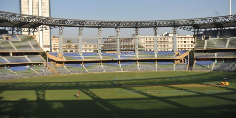 Wankhede Foot Over Bridge: वानखेड़े स्टेडियम का नया फुट ओवर ब्रिज, IPL 2025 के लिए खुशखबरी 1 Wankhede Foot Over Bridge: वानखेड़े स्टेडियम का नया फुट ओवर ब्रिज, IPL 2025 के लिए खुशखबरी