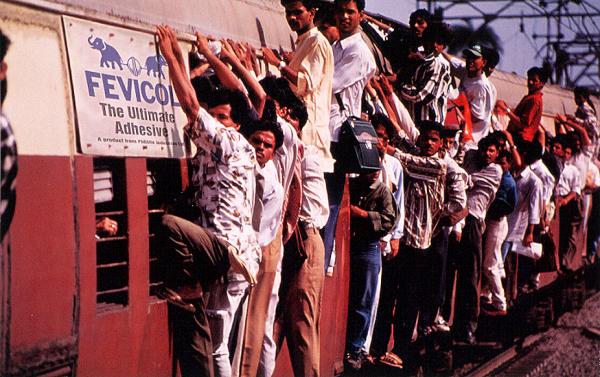 Fevicol Controversial Ad: मुंबई लोकल ट्रेनों पर फेविकॉल विज्ञापन ने मचाया बवाल 1 Fevicol Controversial Ad: मुंबई लोकल ट्रेनों पर फेविकॉल विज्ञापन ने मचाया बवाल