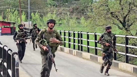 Pahalgam Terror Attack: पहलगाम में आतंकी हमला, पनवेल के दिलीप देशाले सहित 26 की मौत, देश में शोक की लहर 1 Pahalgam Terror Attack: पहलगाम में आतंकी हमला, पनवेल के दिलीप देशाले सहित 26 की मौत, देश में शोक की लहर