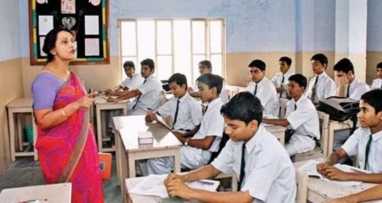 Uniform for teachers: महाराष्ट्र के सरकारी स्कूलों में शिक्षकों के लिए यूनिफॉर्म, नया बदलाव जल्द! 1 Uniform for teachers: महाराष्ट्र के सरकारी स्कूलों में शिक्षकों के लिए यूनिफॉर्म, नया बदलाव जल्द!