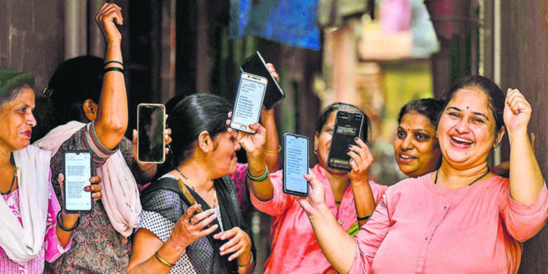 Ladki Bahin Scheme: महाराष्ट्र सरकार का विवादास्पद फैसला, SC/ST फंड्स लाडकी बहिन योजना में डायवर्ट