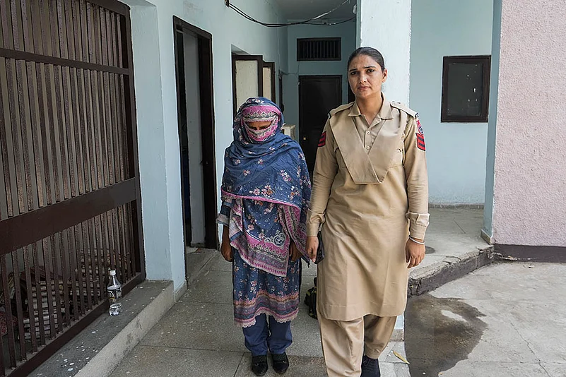 Sunita Jamgade Border Crossing Probe: पाकिस्तान देखना था मकसद? नागपुर लौटते ही सुनीता गिरफ्तार, कैसे किया बॉर्डर पार, पुलिस करेगी जांच