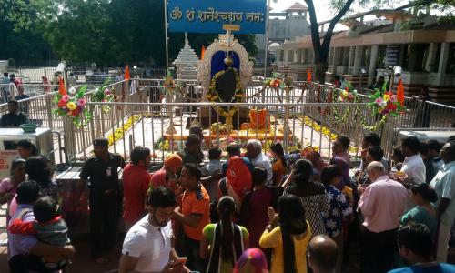 Shani Shingnapur Temple Muslim Employee Issue: शनि शिंगणापुर में 114 मुस्लिम कर्मचारी हटाए गए, क्या है वजह? 1 Shani Shingnapur Temple Muslim Employee Issue: शनि शिंगणापुर में 114 मुस्लिम कर्मचारी हटाए गए, क्या है वजह?