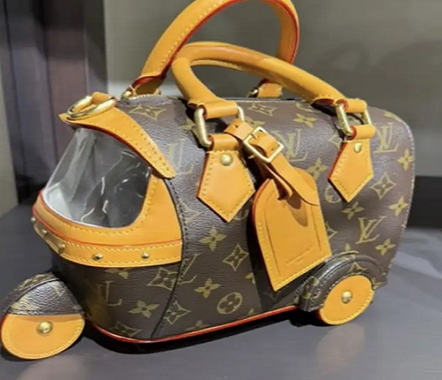 फैशन की नई उड़ान: Louis Vuitton ने भारतीय ऑटो को बनाया ग्लोबल आइकन 2 फैशन की नई उड़ान: Louis Vuitton ने भारतीय ऑटो को बनाया ग्लोबल आइकन