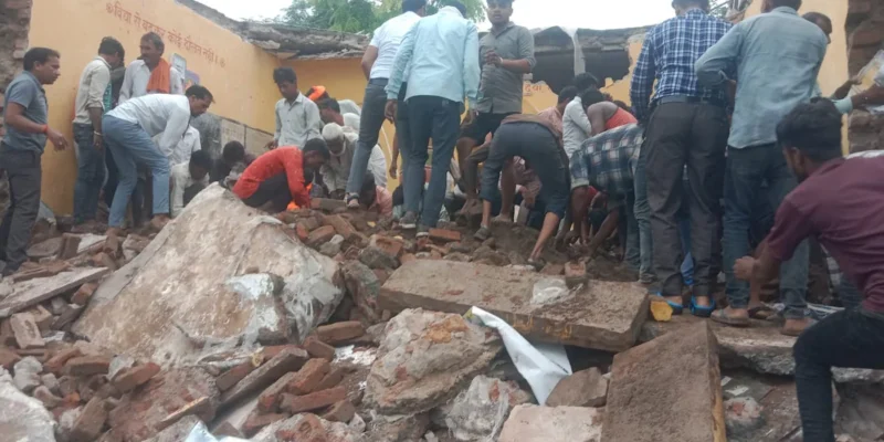Jhalawar School Roof Collapse: हर तरफ चीख-पुकार... राजस्थान के झालावाड़ में स्कूल की इमारत गिरने से 4 की मौत, 40 के करीब बच्चे मलबे में दबे