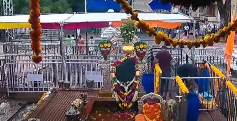 Shani Temple Trust Sacked: शनि शिंगणापुर मंदिर में 100 करोड़ का घोटाला! भक्तों के दान को लूटने वाले ट्रस्ट पर CM का हथौड़ा!
