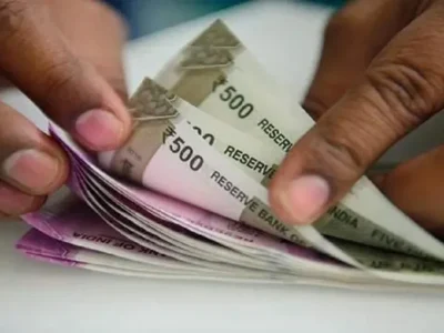घर में कैश रखने की क्या लिमिट है? जानें इनकम टैक्स के नियम और जरूरी बातें 6 कैश