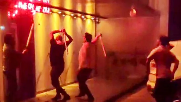 MNS Workers Vandalize Panvel Dance Bar: मनसे कार्यकर्ताओं का पनवेल में तांडव, डांस बार को रातोंरात तोड़ा, वीडियो ने मचाया बवाल!
