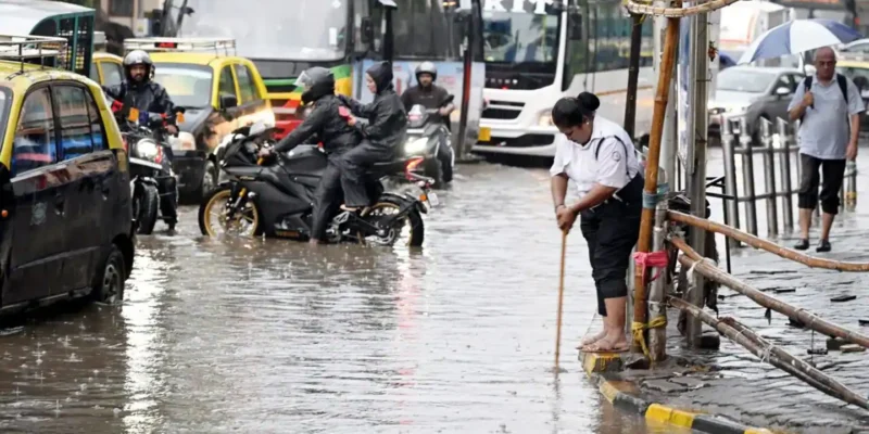 Mumbai Faces Heavy Rain: एक घंटे में 20 मिमी बारिश, मुंबई में फिर जलभराव की मार!