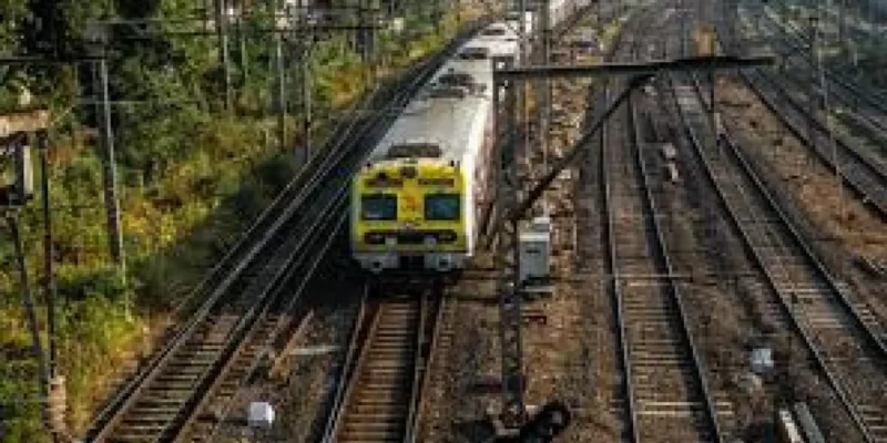 Mega Block Disrupts Trains: मुंबई में मेगा ब्लॉक; लोकल ट्रेन यात्रियों के लिए बड़ी खबर, जानें कौन सी सेवाएं रद्द