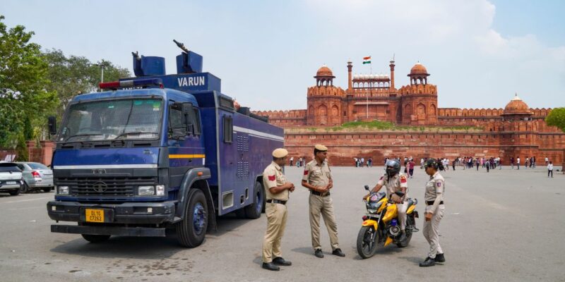 Red Fort Security: लाल किले में सुरक्षा ड्रिल में बड़ा फेल, डमी बम नहीं ढूंढ पाए पुलिसकर्मी, सात सस्पेंड, जांच शुरू!