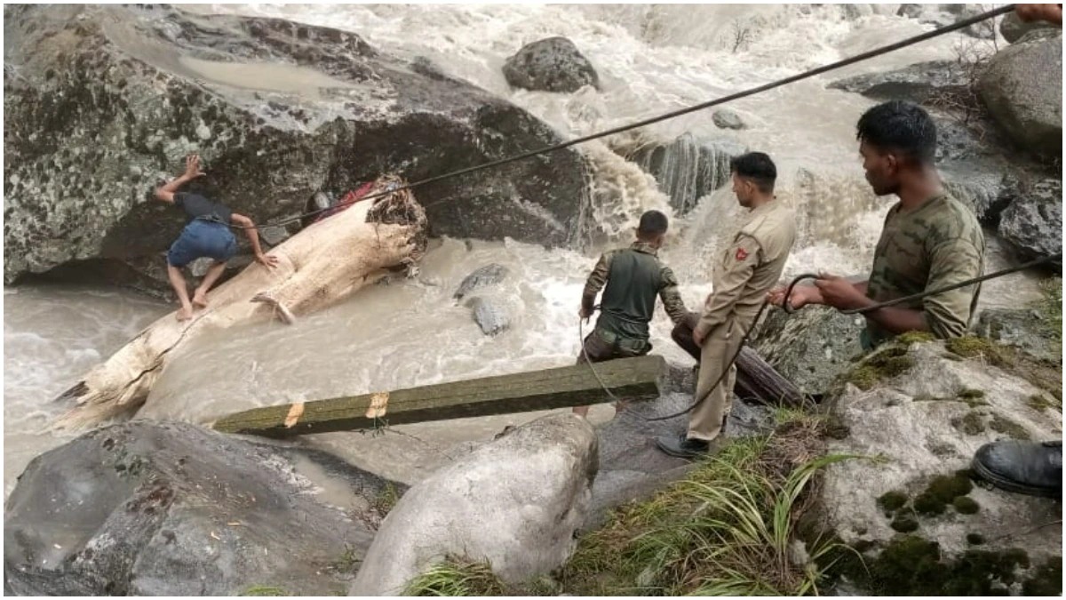 जब आसमान से बरसा मौत का मलबा, चीखों से गूंज उठा किश्तवाड़, जानें कैसे इस तबाही ने लील ली अनेकों जिंदगी 4 किश्तवाड़