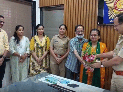 मुंबई: चंद मिनटों में दहिसर साइबर पुलिस ने बचाए बुजुर्ग दंपति के 60,000 रुपये: मिठाई के साथ किया धन्यवाद 19 मुंबई