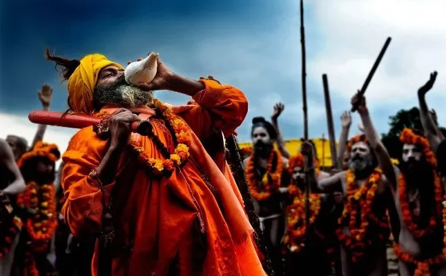 Religious Figures Explained: क्या आप जानते हैं संत, साधु, बाबा, अवधूत और औघड़ में क्या अंतर है, सबसे रहस्यमयी कौन है आइए समझें पूरी बात? 1 Religious Figures Explained: क्या आप जानते हैं संत, साधु, बाबा, अवधूत और औघड़ में क्या अंतर है, सबसे रहस्यमयी कौन है आइए समझें पूरी बात?