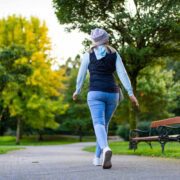 हाई ब्लड प्रेशर से परेशान? 20-20 मिनट की दो बार सैर करें, वजन कम होगा, हृदय स्वास्थ्य बनेगा बेहतर, डॉक्टर्स की सलाह