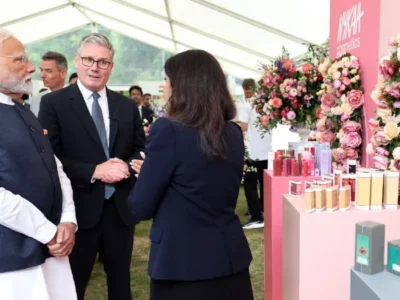 पीएम मोदी और UK के पीएम कीर स्टार्मर की जियो वर्ल्ड सेंटर में अहम मुलाकात, कई कार्यक्रमों में लिया हिस्सा 9 पीएम मोदी