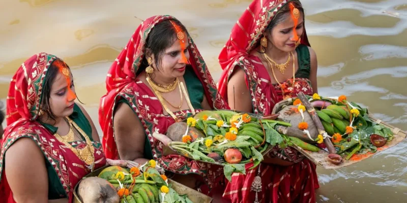 छठ पूजा 2025: सूर्य भक्ति, संतान सुख और लोक आस्था का महापर्व; जानिए क्यों रखा जाता है ये कठिन व्रत 1 छठ पूजा