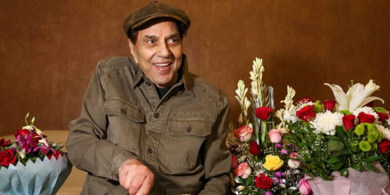 बॉलीवुड के ही-मैन धर्मेंद्र का निधन, 89 वर्ष की आयु में दुनिया को कहा अलविदा. फिल्म जगत में छाया मातम 1 धर्मेंद्र