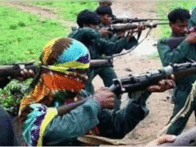 गढ़चिरौली में नक्सल मोर्चे पर बड़ी जीत: 82 लाख के इनामी 11 कुख्यात नक्सलियों ने हथियार डाले 8 नक्सल