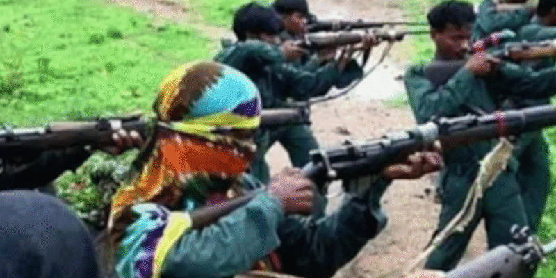 गढ़चिरौली में नक्सल मोर्चे पर बड़ी जीत: 82 लाख के इनामी 11 कुख्यात नक्सलियों ने हथियार डाले 1 नक्सल