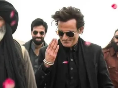 धुरंधर में अक्षय खन्ना के घने बालों का राज क्या है? कैमरा भी नहीं पकड़ पाया, जानिए पूरा सीक्रेट! 4 अक्षय खन्ना