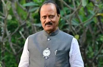 बादलों में फंसा हेलिकॉप्टर, घबराकर ‘पांडुरंगा’ जपने लगे थे अजित पवार, इमोशनल कर देगा ये किस्सा 2 अजित पवार