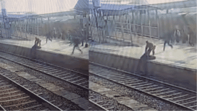 जालौन: ट्रेन से पहले मौत को दी मात, 8 सेकंड में हेड कांस्टेबल ने बचाई यात्री की जान 31 जालौन