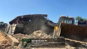 मुंबई: मार्वे पठारे वाडी में बुलडोजर एक्शन: 23 अवैध गोदाम ध्वस्त, 25,000 स्क्वायर फीट जमीन खाली 3 मुंबई