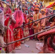 लट्ठमार होली 2026: बरसाना में कब खेली जाएगी लट्ठमार होली? जानें तारीख और समय 20 लट्ठमार होली 2026