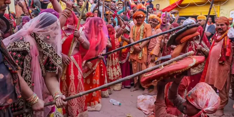 लट्ठमार होली 2026: बरसाना में कब खेली जाएगी लट्ठमार होली? जानें तारीख और समय 1 लट्ठमार होली 2026